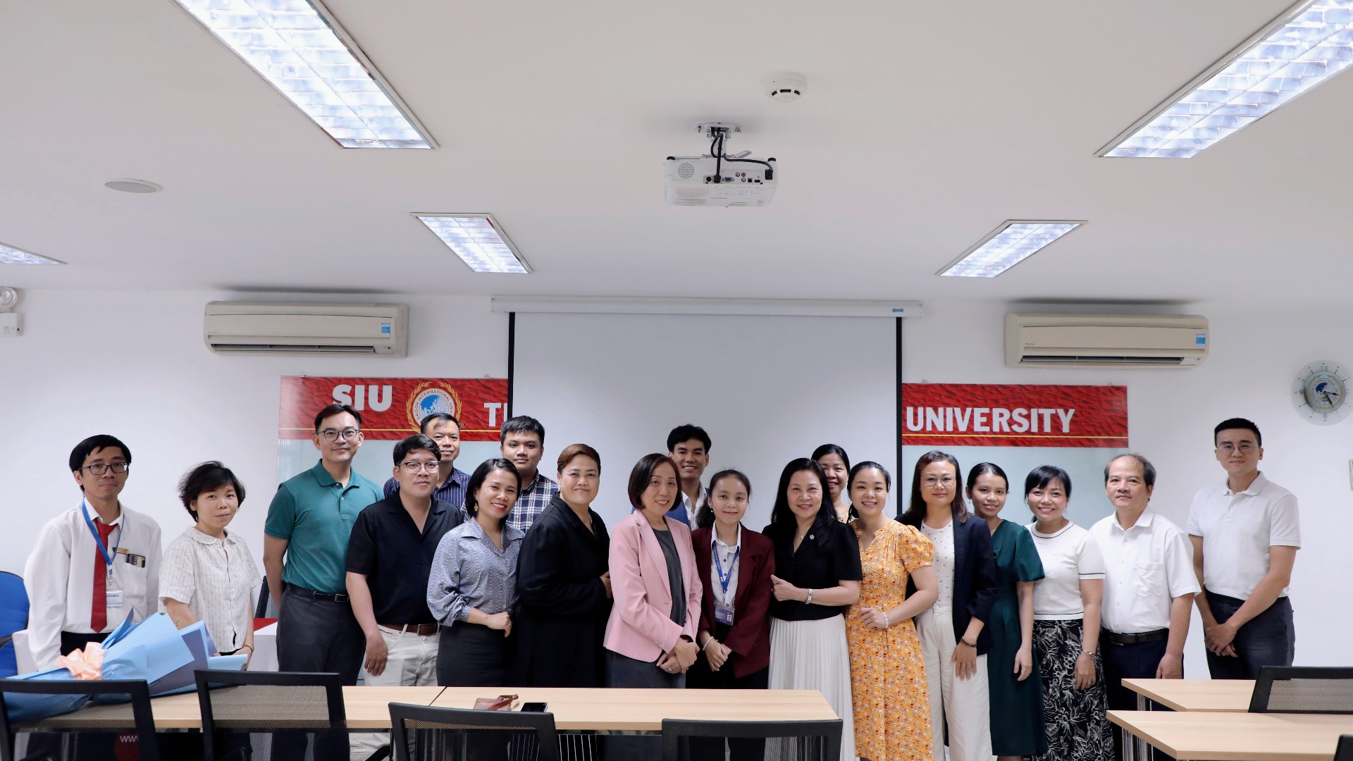 SIU & KHOA NGOẠI NGỮ MỞ RỘNG HỢP TÁC QUỐC TẾ VỚI ĐẠI HỌC CÔNG NGHỆ SURANAREE (THÁI LAN)